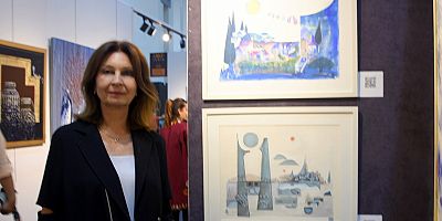 Mimar-Ressam Ayşe Tatari sanatseverlerin yoğun ilgisiyle karşılaştı 