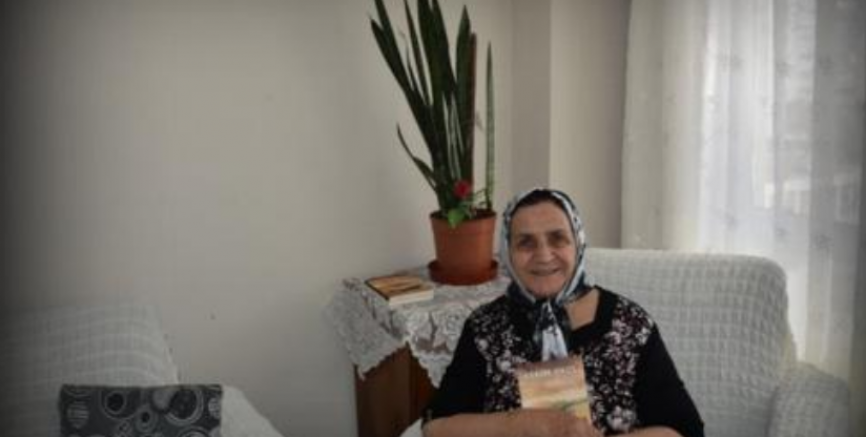 65 yaşında okuma yazma öğrendi şiir kitabı çıkardı