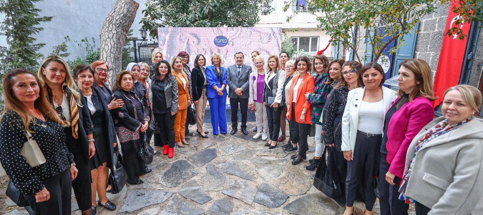 Anadolu kadınları  Konak’tan harekete geçti