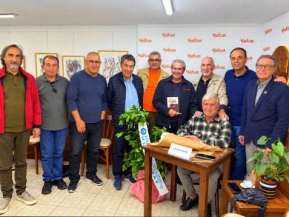 Gazeteci yazar Erkan Sevinç, yeni kitabı Naira için düzenlediği imza gününde okurlarıyla buluştu