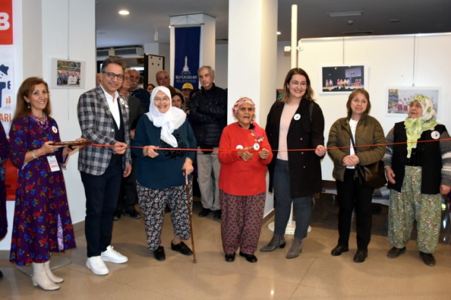 İZBB Köy Tiyatroları Fotoğraf Sergisi açıldı 