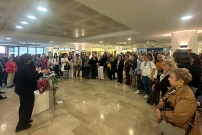 İzmir’de Sanatın ve Vefanın Buluşması: “Esintiler II” Sergisi Görkemli Bir Törenle Açıldı