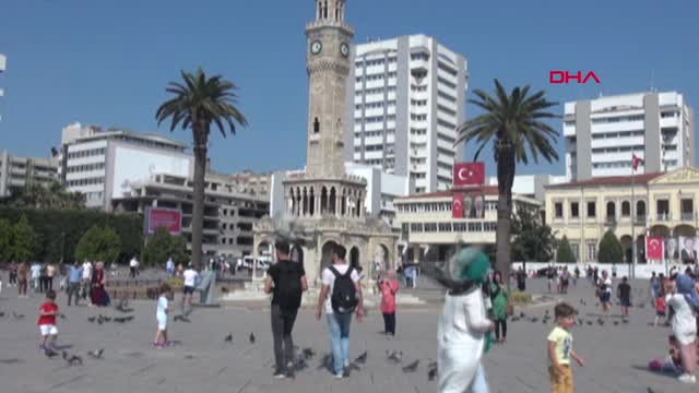 İzmir'de Kalanlar Kordon'un Tadını Çıkardı