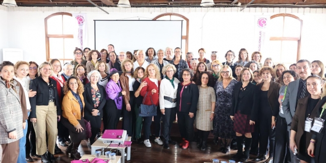 İzmir, kadınların katılımıyla güçleniyor