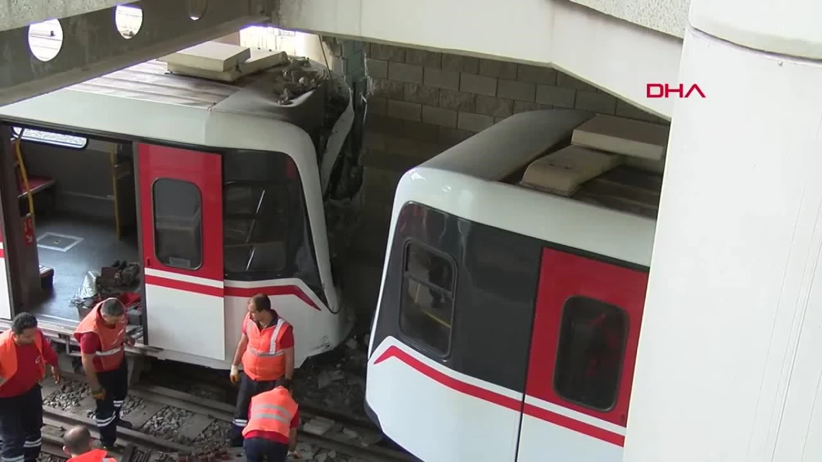 İzmir'de Metro Raydan Çıktı