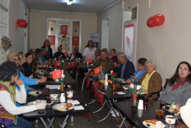 Parkinson Hastaları ve Yakınları Cumhuriyet Bayramı'nda Moral Depoladı