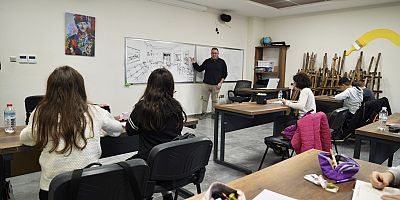 Aliağa Belediyesi’nin Resim Kurslarına Yoğun İlgi