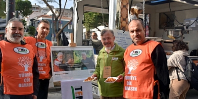 TEMA Vakfı İzmir İl Temsilciliği Kurucu Onursal Başkanları için lokma döktürdü